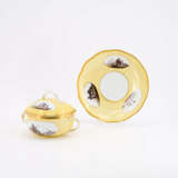 PORCELAIN ÉCUELLE & BASE WITH A LEMON-COLOURED GROUND, DEPICTING RUINS IN QUATREFOIL CARTOUCHES - photo 1