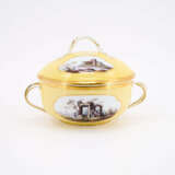 PORCELAIN ÉCUELLE & BASE WITH A LEMON-COLOURED GROUND, DEPICTING RUINS IN QUATREFOIL CARTOUCHES - photo 4