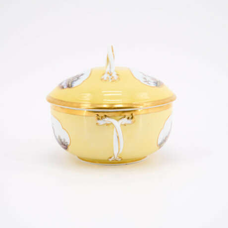 PORCELAIN ÉCUELLE & BASE WITH A LEMON-COLOURED GROUND, DEPICTING RUINS IN QUATREFOIL CARTOUCHES - photo 5
