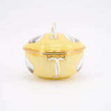PORCELAIN ÉCUELLE & BASE WITH A LEMON-COLOURED GROUND, DEPICTING RUINS IN QUATREFOIL CARTOUCHES - photo 5