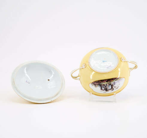 PORCELAIN ÉCUELLE & BASE WITH A LEMON-COLOURED GROUND, DEPICTING RUINS IN QUATREFOIL CARTOUCHES - photo 8