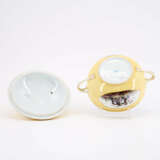PORCELAIN ÉCUELLE & BASE WITH A LEMON-COLOURED GROUND, DEPICTING RUINS IN QUATREFOIL CARTOUCHES - photo 8