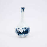 PORCELAIN SHORT-NECK VASE WITH CHINOIS DECOR - photo 2