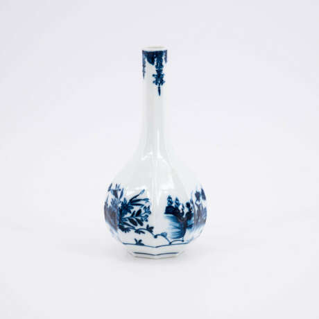 PORCELAIN SHORT-NECK VASE WITH CHINOIS DECOR - photo 3