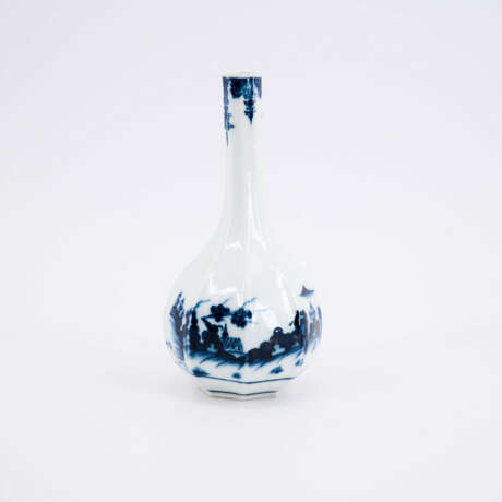 PORCELAIN SHORT-NECK VASE WITH CHINOIS DECOR - photo 4