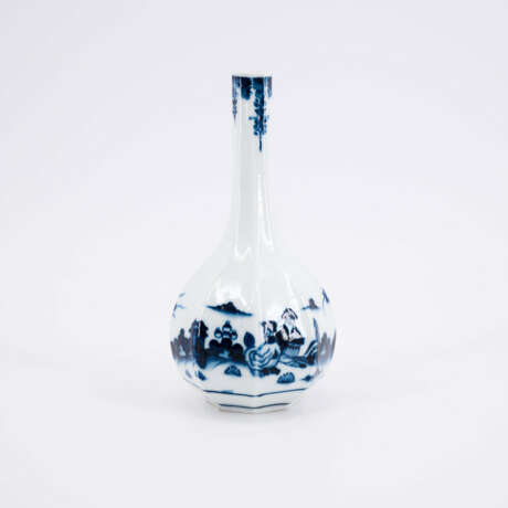 PORCELAIN SHORT-NECK VASE WITH CHINOIS DECOR - photo 5