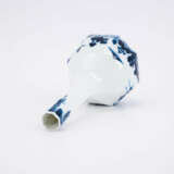 PORCELAIN SHORT-NECK VASE WITH CHINOIS DECOR - photo 6