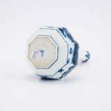 PORCELAIN SHORT-NECK VASE WITH CHINOIS DECOR - photo 7