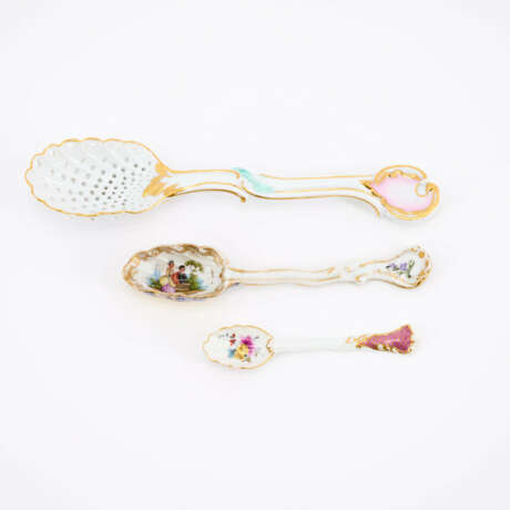 A PORCELAIN SPOON WITH GALLANT SCENE, A PORCELAIN SPOON WITH FLOWERS & A SERVING SPOON - photo 1