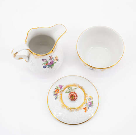 PORCELAIN COFFEE SERVICE FOR 12 WITH COLOURFUL COTTON WOOL SCENE - photo 19