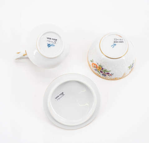 PORCELAIN COFFEE SERVICE FOR 12 WITH COLOURFUL COTTON WOOL SCENE - photo 20