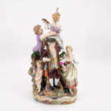LARGE PORCELAIN ENSEMBLE WITH MUSICIANS AND FEMALE WINEMAKERS - photo 3