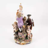 LARGE PORCELAIN ENSEMBLE WITH MUSICIANS AND FEMALE WINEMAKERS - photo 4