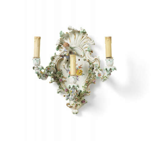 LARGE PORCELAIN WALL APPLIQUE - фото 1