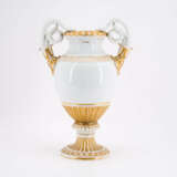 PORCELAIN SNAKE HANDLE VASE - фото 3