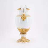 PORCELAIN SNAKE HANDLE VASE - фото 4