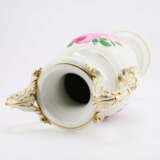 LARGE PORCELAIN VASE WITH ROSES - photo 6