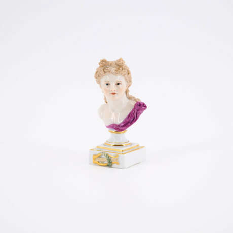 SMALL PORCELAIN BUST OF THE GOD APOLLO - photo 1