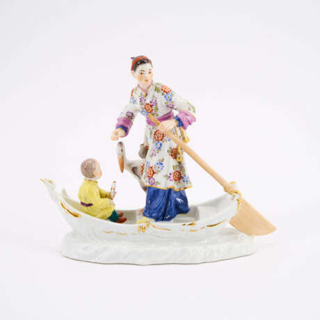 PORCELAIN FIGURINE CHINESE WOMAN WITH CHILD AND HERON IN THE BOAT - photo 5