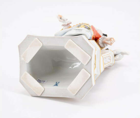 PORCELAIN FIGURINE GENTLEMAN OF THE FREEMASONRY WITH PUG - photo 5
