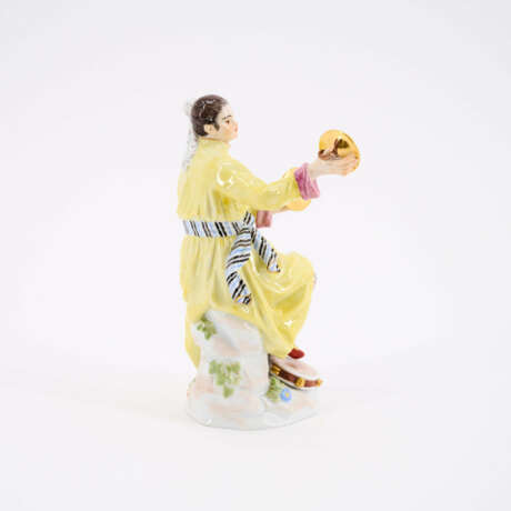 PORCELAIN FIGURINE JAPANESE WOMAN, HITTING A CYMBAL - photo 4
