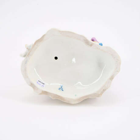 PORCELAIN ENSEMBLE OF MUSICIANS UNDER THE ARCH OF RUINS - photo 6