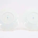 PORCELAIN DINNER SERVICE WITH COAT OF ARMS DECOR - photo 3