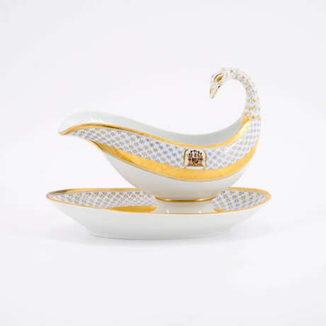 PORCELAIN DINNER SERVICE WITH COAT OF ARMS DECOR - photo 6