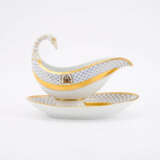 PORCELAIN DINNER SERVICE WITH COAT OF ARMS DECOR - photo 8