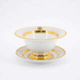 PORCELAIN DINNER SERVICE WITH COAT OF ARMS DECOR - photo 12