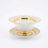 PORCELAIN DINNER SERVICE WITH COAT OF ARMS DECOR - photo 15