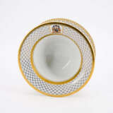 PORCELAIN DINNER SERVICE WITH COAT OF ARMS DECOR - photo 17