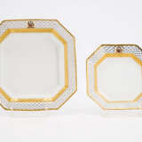 PORCELAIN DINNER SERVICE WITH COAT OF ARMS DECOR - photo 20