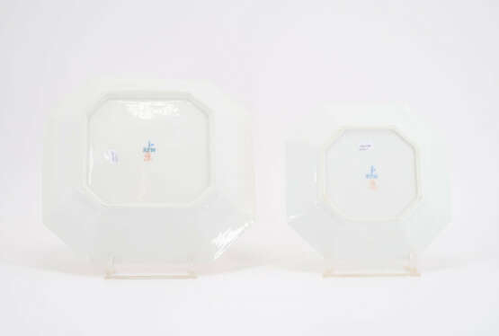 PORCELAIN DINNER SERVICE WITH COAT OF ARMS DECOR - photo 21