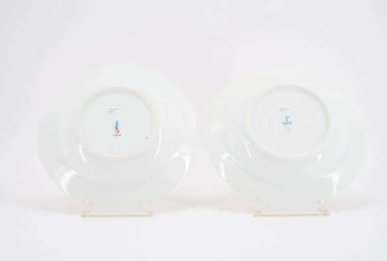 PORCELAIN DINNER SERVICE WITH COAT OF ARMS DECOR - photo 23