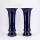 PAIR OF LARGE PORCELAIN TRUMPET VASES WITH COBALT BLUE FOND - photo 3
