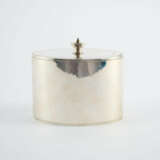 LARGE OVAL SILVER GEORGE III TEA CADDY WITH COAT OF ARMS ENGRAVING - photo 3