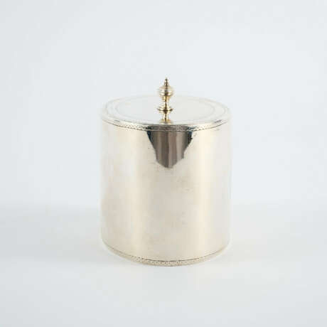 LARGE OVAL SILVER GEORGE III TEA CADDY WITH COAT OF ARMS ENGRAVING - photo 4