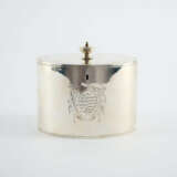 LARGE OVAL SILVER GEORGE III TEA CADDY WITH COAT OF ARMS ENGRAVING - photo 5