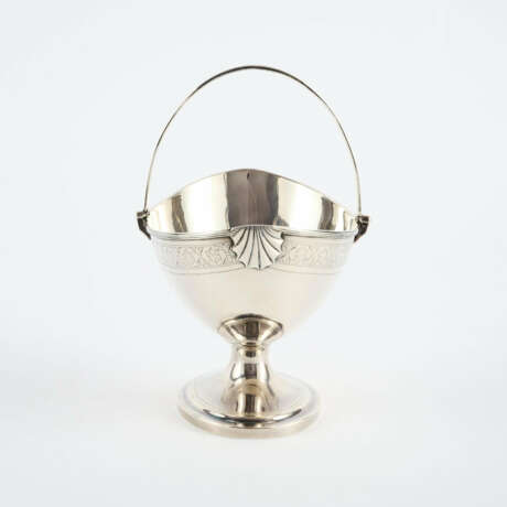 FOOTED SILVER GEORGE III SUGAR BOWL WITH HINGED HANDLES - photo 4