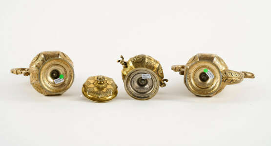 SILVER THREE-PIECE VERMEIL SERVICE WITH RICH RELIEF DECOR - photo 4