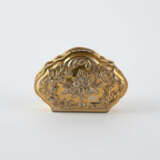 SILVER TABATIERE IN CARTOUCHE FORM WITH BLOSSOM RELIEF - photo 6