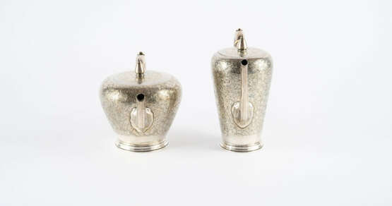 LARGE SILVER COFFEE AND TEA SERVICE WITH FINELY ENGRAVED FLOWER TENDRILS - photo 3