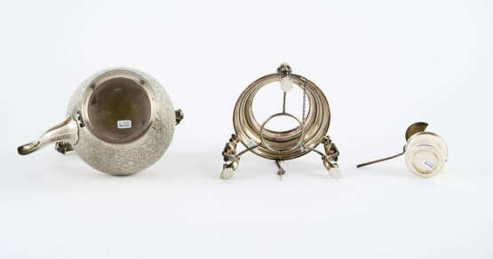 LARGE SILVER COFFEE AND TEA SERVICE WITH FINELY ENGRAVED FLOWER TENDRILS - photo 11