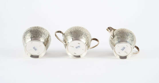 LARGE SILVER COFFEE AND TEA SERVICE WITH FINELY ENGRAVED FLOWER TENDRILS - photo 18