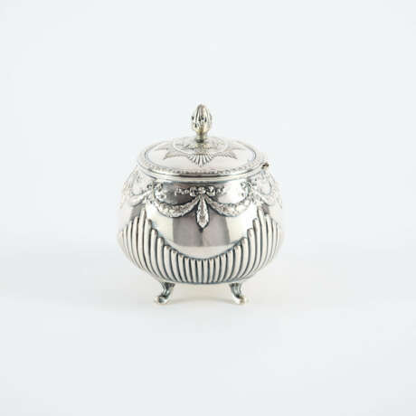 OVAL SILVER SUGAR BOWL WITH SCALLOPS AND CONE FINIAL - фото 2
