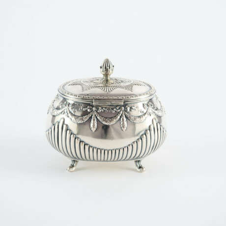 OVAL SILVER SUGAR BOWL WITH SCALLOPS AND CONE FINIAL - фото 3