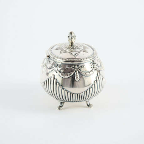 OVAL SILVER SUGAR BOWL WITH SCALLOPS AND CONE FINIAL - фото 4