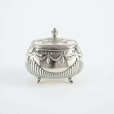 OVAL SILVER SUGAR BOWL WITH SCALLOPS AND CONE FINIAL - фото 5