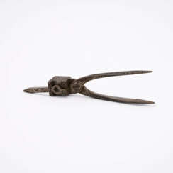 IRON BULLET TONGS WITH FLORAL ETCHED DECOR